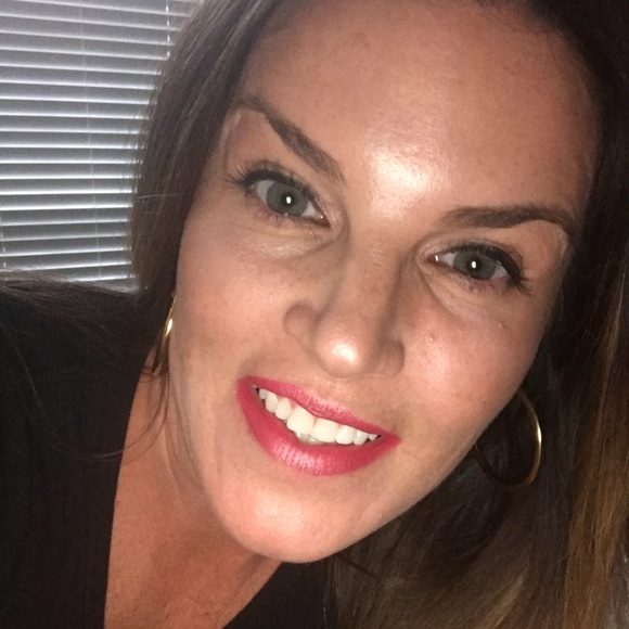 Meet your Posher, Jennifer - Picture 1 of 1